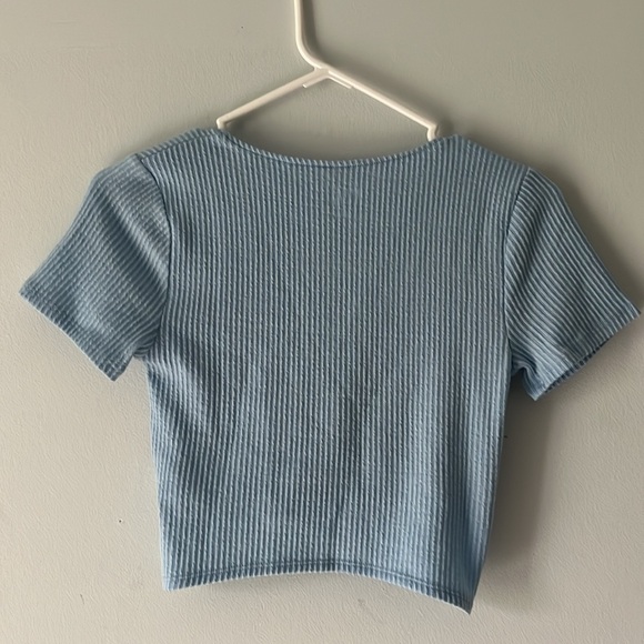 Short sleeve baby blue cropped t-shirt - Picture 2 of 5